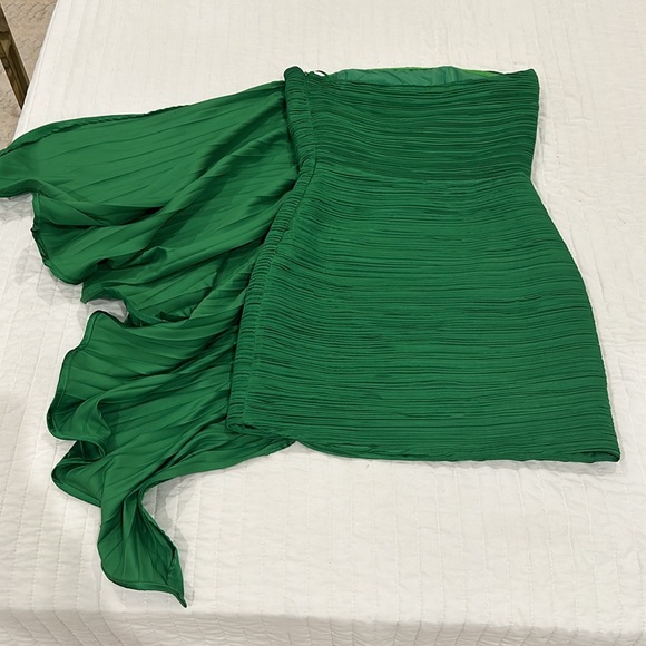 Green Mini Dress! Worn Twice! Perfect Condition!! Great for Homecoming!💚 - Picture 2 of 3